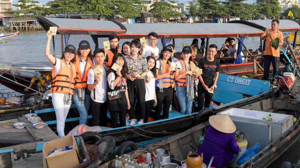đại tiệc tân niên Cách tổ chức đại tiệc tân niên hoành tráng cho doanh nghiệp