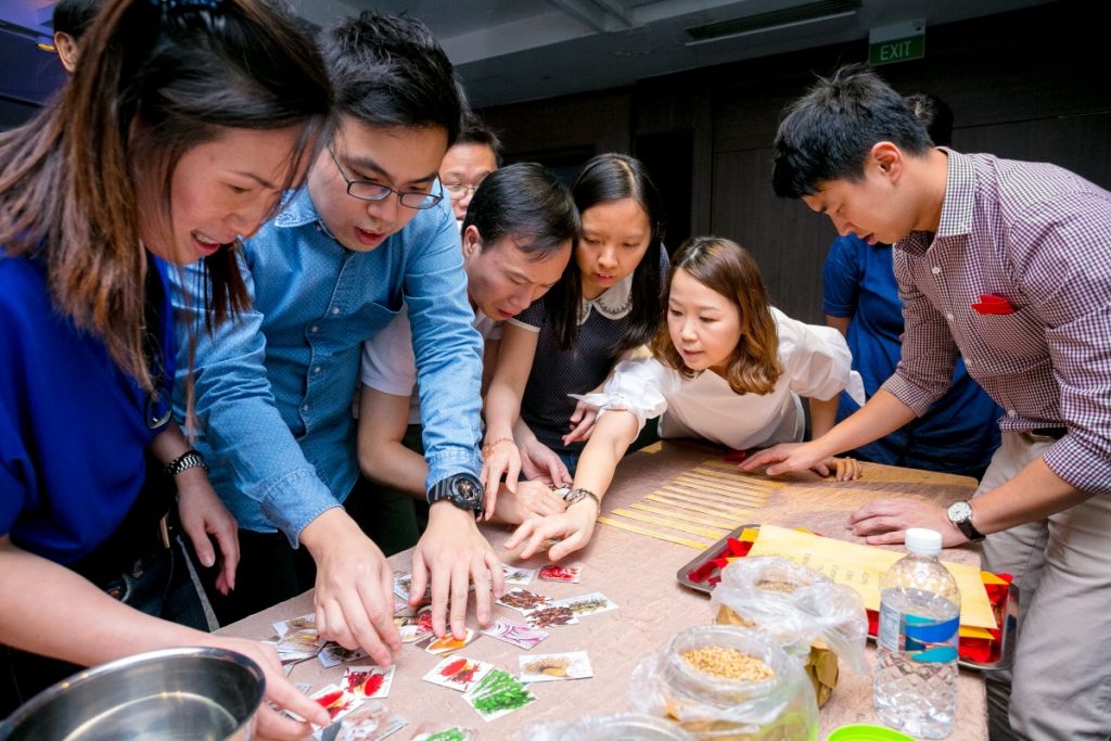 4 Trò Chơi Team Building Trong Nhà Vui Nhộn Có Thể Tổ Chức Tại Văn Phòng