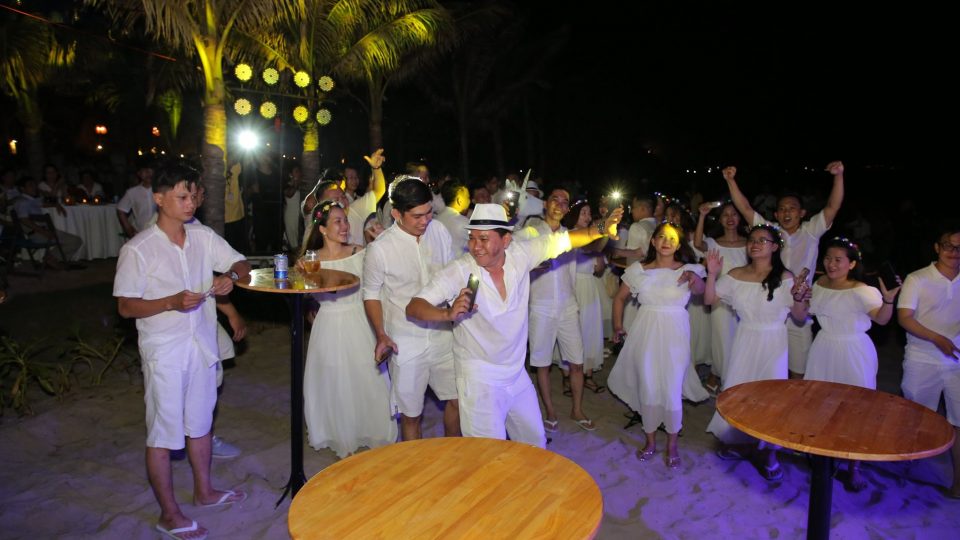 Dịch Vụ Tổ Chức Team Building du lịch Caterer Vietnam uy tín, chuyên nghiệp