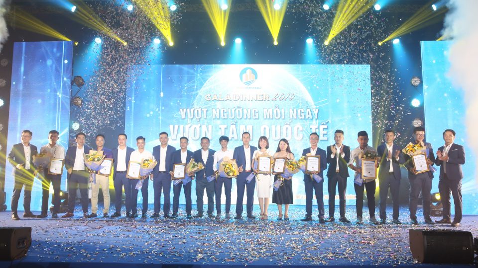 Hòa cùng đêm tiệc Gala Dinner hoành tráng và đầy cảm xúc của Sài Gòn Center Real