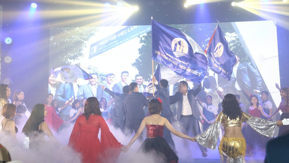 tổ chức tiệc tất niên cuối năm